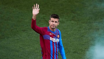 Piqué blames Barcelona management for Messi exit