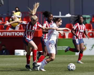 En el minuto 35 en una jugada similar a la expulsión de Carmona, Laia Aleixandri derriba a Jessica Martínez, pero la colegiada mostró la amarilla pues no consideró que era última jugadora, al lado estaba la defensa rojiblanca Tounkara.