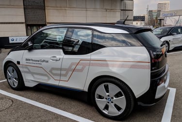 El BMW que James Bond conducía desde su móvil ya es una realidad