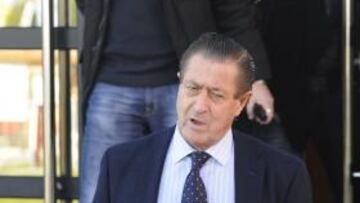 <b>DE FOTO. </b>Manuel Vega-Arango, a su salida de Mareo.