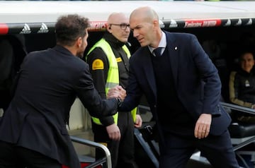 Simeone and Zidane shake hands before the match.