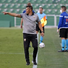 Almirón: "Los fichajes van a llegar y vamos a mejorar mucho"