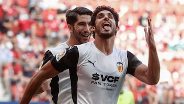Guedes celebra su primer gol.