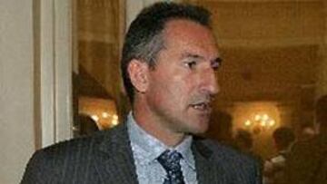 <b>NOMBRES.</b> Varios son los nombres de la agenda blaugrana, y entre ellos están Forlán, Trezeguet o el sueco Ibraimovich