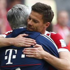 Alonso dijo adiós a lo grande: su abrazo con Ancelotti lo dice todo