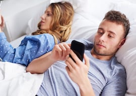 Anna Vicen Renner, coach de terapia de parejas: “Estamos normalizando que cada uno se refugie en su pantalla”