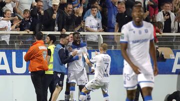 Auxerre (France), 21/05/2023.- Auxerre'Äôs Lassine Sinayoko (C) celebrates after scoring the 1-2 goal during the French Ligue 1 soccer match between AJ Auxerre and Paris Saint-Germain in Auxerre, France, 21 May 2023. (Francia) EFE/EPA/TERESA SUAREZ