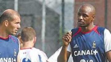 <b>AMIGOS Y ¿RESIDENTES EN MADRID? </b>Zidane le ha pedido a su presidente que fiche a Patrick Vieira.