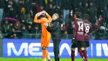 Guillermo Ochoa no conoce la victoria con la Salernitana