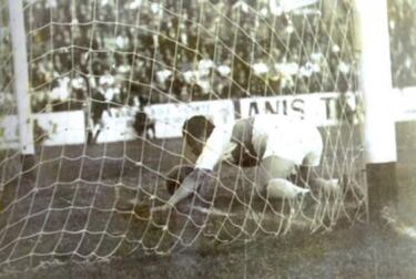 Romero marca el gol m¨¢s gamberro