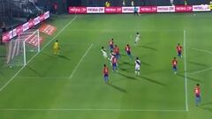 El extremo peruano no perdon&oacute; en el segundo palo y anot&oacute; el primer gol del partido en el inicio del segundo tiempo. Primer paso al Mundial 2022.
