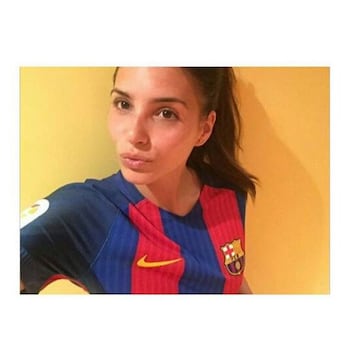 La actriz española ha sido vista con la playera blaugrana, como en esta selfie