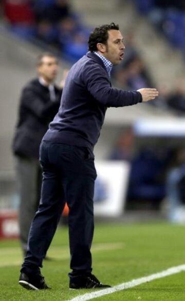 El entrenador del Espanyol, Sergio González, durante el partido ante el Eibar, correspondiente a la decimo séptima jornada de Liga de Primera División