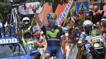 José Joaquín Rojas celebra una victoria con el maillot del equipo Movistar.