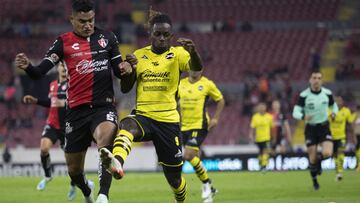 (L-R), Anderson Santamaria of Atlas and Ake Loba of Mazatlan during the game Atlas vs Mazatlan FC, corresponding to Round 02 of the Torneo Clausura 2023 of the Liga BBVA MX, at Jalisco Stadium, on January 12, 2023.
<br><br>
(I-D), Anderson Santamaria de Atlas y Ake Loba de Mazatlan durante el partido Atlas vs Mazatlan FC, Correspondiente a la Jornada 02 del Torneo Clausura 2023 de la Liga BBVA MX, en el Estadio Jalisco, el 12 de Enero de 2023.