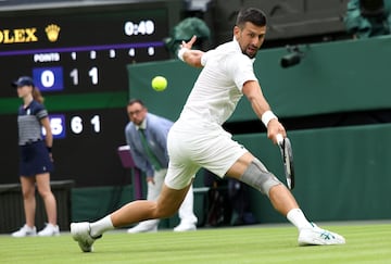 Wimbledon (United Kingdom), 02/07/2024.- Novak Djokovic of Serbia in action during the Men's 1st round match against Vit Kopriva of the Czech Republic at the Wimbledon Championships, Wimbledon, Britain, 02 July 2024. (Tenis, República Checa, Reino Unido) EFE/EPA/NEIL HALL EDITORIAL USE ONLY
