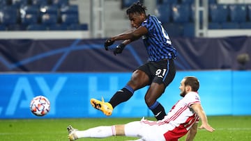 Duván Zapata fue la gran figura en el empate 2-2 entre el Atalanta y Ajax por la segunda fecha de Champions League. El colombiano salvó al equipo italiano