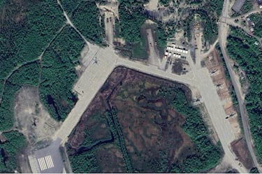 Nuevas imágenes satelitales muestran lo que está haciendo Rusia cerca de Finlandia 