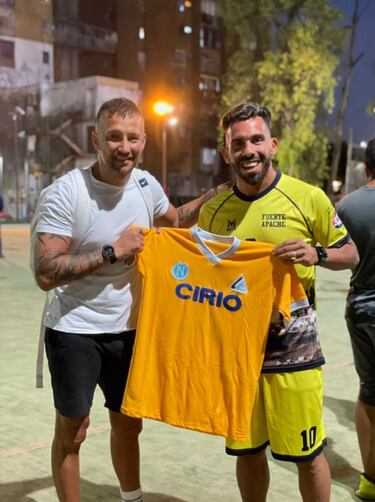 Tevez y la '10' de Diego: el homenaje a Maradona en Fuerte Apache