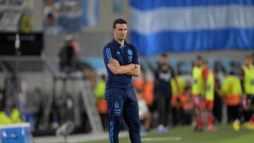 Argentina's coach Lionel Scaloni looks on during the friendly football match between Argentina and Panama at the Monumental stadium in Buenos Aires on March 23, 2023. (Photo by JUAN MABROMATA / AFP)