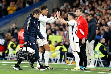 Brahim entra por Bellingham, lesionado frente al Girona.