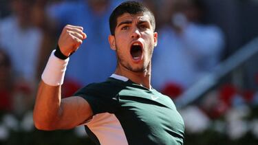 Tennis - ATP Masters 1000 - Madrid Open - Caja Magica, Madrid, Spain - May 7, 2022 Spain's Carlos Alcaraz Garfia reacts during his semi final match against Serbia's Novak Djokovic REUTERS/Isabel Infantes TPX IMAGES OF THE DAY