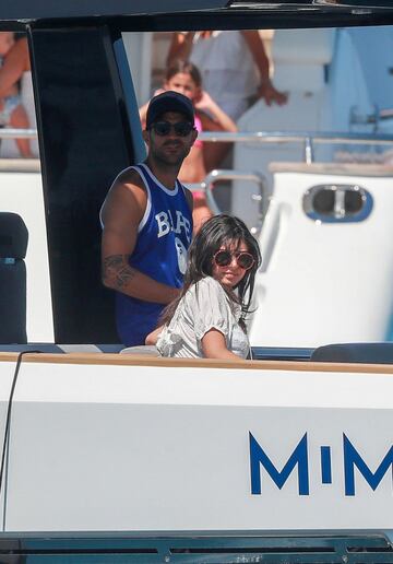 Su¨¢rez, Cesc y Messi juntos de vacaciones en familia