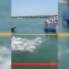 Después de cinco horas nadando, la carrera se decide por dos décimas: vean el sprint final