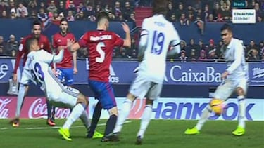 Real Madrid's Danilo shows off wounds from David García tackle