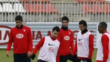<b>REGRESO.</b> El argentino Maxi Rodríguez y el uruguayo Diego Forlán, se incorporaron a la concentración del equipo en Los Ángeles de San Rafael, en Segovia, donde ambos completaron el entrenamiento vespertino junto al resto de la plantilla.
