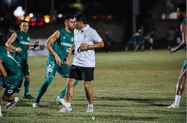 Un DT chileno en Belice: “El club juega copas internacionales y no hay problemas económicos”