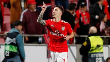 Alex Grimaldo, de 23 a&ntilde;os y objetivo del Atl&eacute;tico, celebra su gol en el Benfica-Dinamo Zagreb