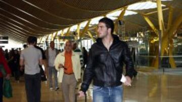 Higuaín, en la Terminal 4 de Barajas.