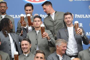 El Bayern presenta su vestimenta para el Oktoberfest