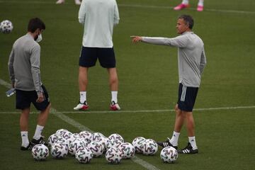 Luis Enrique, durante el entrenamiento realizado este viernes en la Ciudad del Fútbol de Las Rozas.