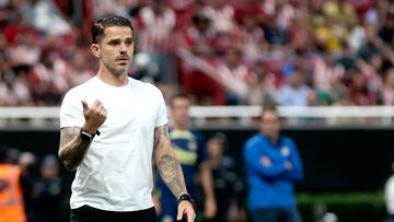 Guadalajara's Argentine coach Fernando Gago gives instructions during the Mexican Clausura tournament semifinal first leg football match between Guadalajara and America at the Akron stadium in Guadalajara, Mexico, on May 15, 2024. (Photo by ULISES RUIZ / AFP)