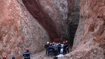 Moroccan emergency services teams work on the rescue of five-year-old boy Rayan from a well shaft he fell into on February 1, in the remote village of Ighrane in the rural northern province of Chefchaouen on February 5, 2022. - Moroccan rescuers worked th