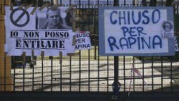 Las instalaciones del Parma, con pintadas.