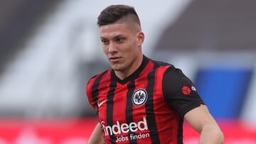 Luka Jovic, en un partido con el Eintracht de Fráncfort en un partido durante su cesión en 2021.