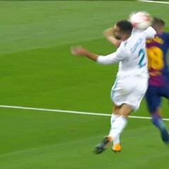 El saque de banda previo al 1-0 debió ser para el Barça