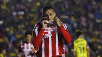 Soccer Football - Liga MX - America v Guadalajara - Estadio Ciudad de los Deportes, Mexico City, Mexico - September 13, 2025 Guadalajara's Roberto Alvarado celebrates scoring their first goal REUTERS/Henry Romero