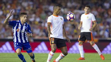 Valencia 2 - 1 Alavés. Los de Voro se llevaron la victoria tras un gol en propia y un penalti.