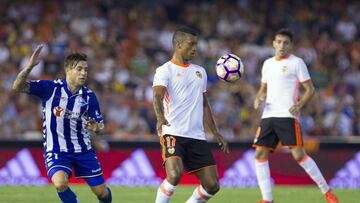 Valencia 2 - 1 Alav¨¦s. Los de Voro se llevaron la victoria tras un gol en propia y un penalti.