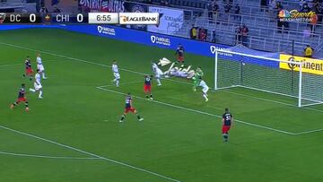 El centrocampista peruano anotó el primer gol del DC United en su juego ante Chicago Fire con un buen remate en el área. Gareca no pierde ojo a sus partidos.