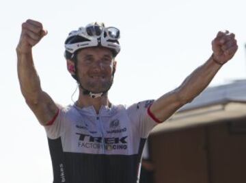 Franck Schleck consigue la victoria de la decimosexta etapa de la Vuelta Ciclista a España con salida en la villa asturiana de Luarca y llegada en Ermita del Alba (Quirós), con un recorrido de 185 kilómetros.