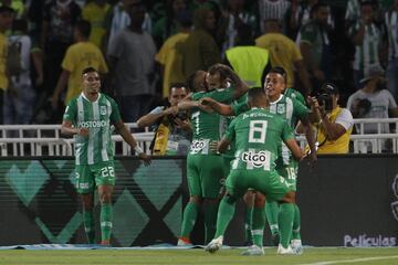 Cucchi, Arregui, en contra, Barrera y Barcos, en dos oportunidades, anotaron para los verdes. Por los rojos convirtieron Murillo y Cano.