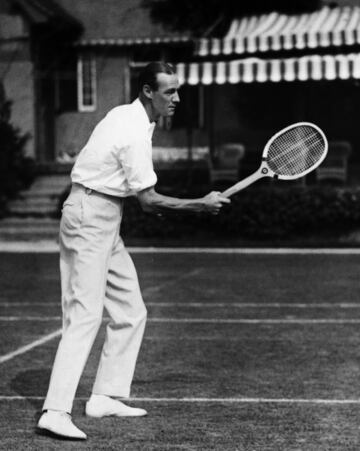 Ha conseguido proclamarse 3 veces Campeón del Open de Australia en 1922, 1924, 1925