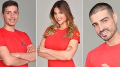 Jonathan Piqueras, Lidia Santos y Fabio Colloricchio posando con la camiseta oficial de &#039;Supervivientes 2019&#039;.