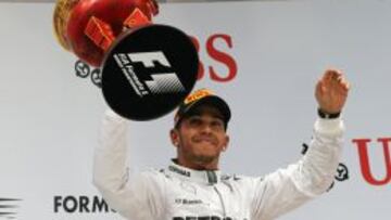 Lewis Hamilton, en lo más alto del podio de China.