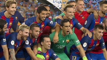 Claudio Bravo celebró de manera muy particular la Supercopa. Para el chileno no era un triunfo más, era una cuestión personal.